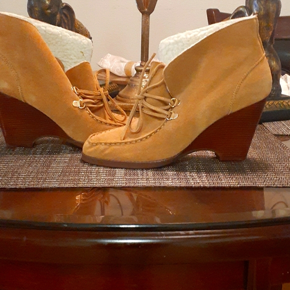 Micheal kors sherling booties - Picture 1 of 1